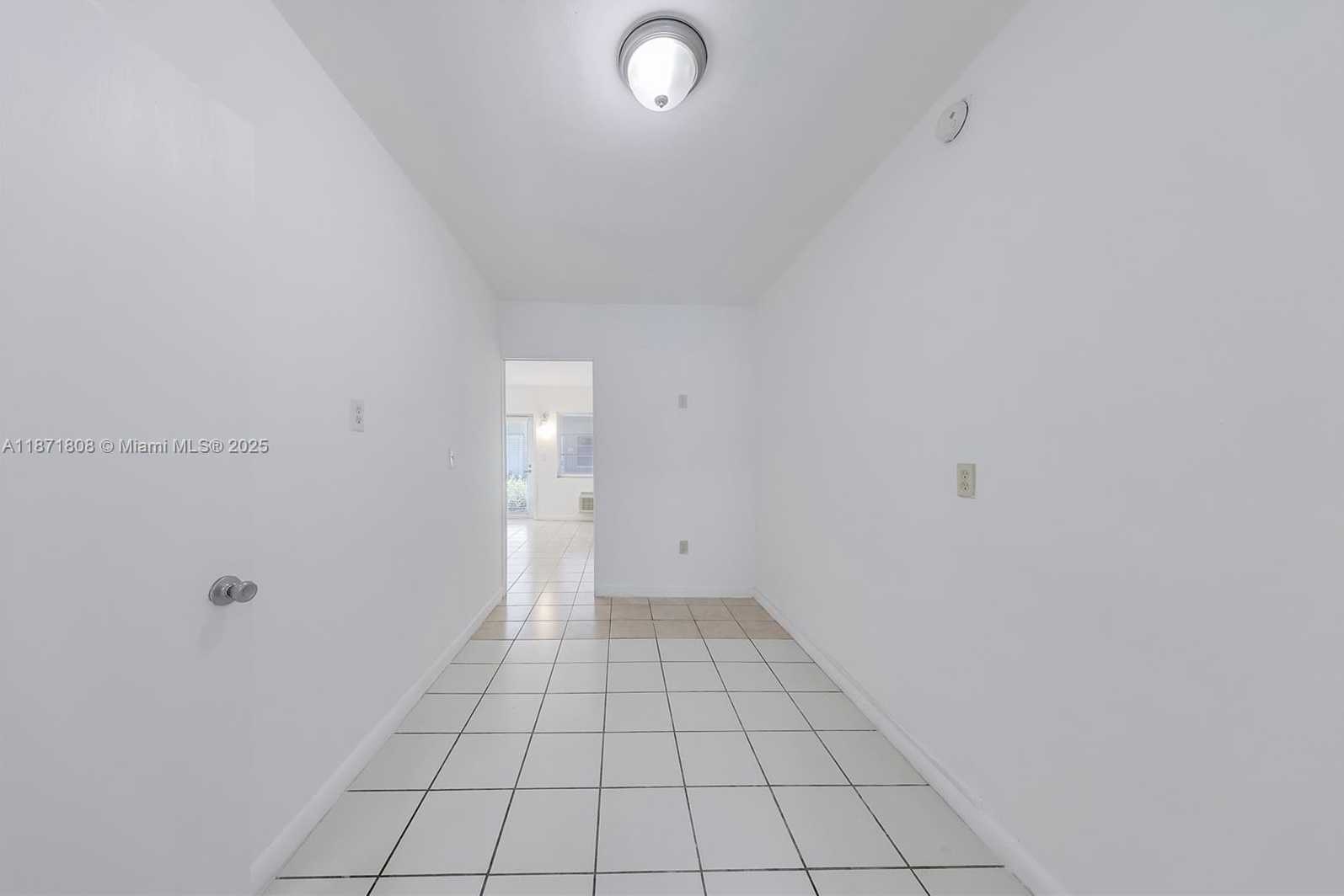 Small Image of 6930 RUE VERSAILLES #11, Miami Beach Number 17