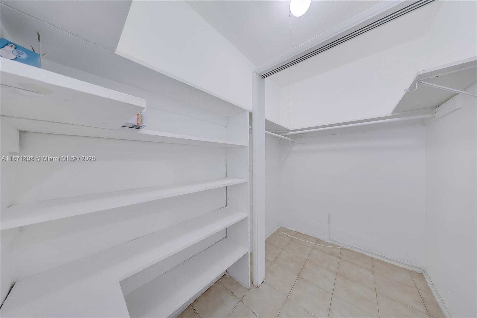 Small Image of 6930 RUE VERSAILLES #11, Miami Beach Number 20