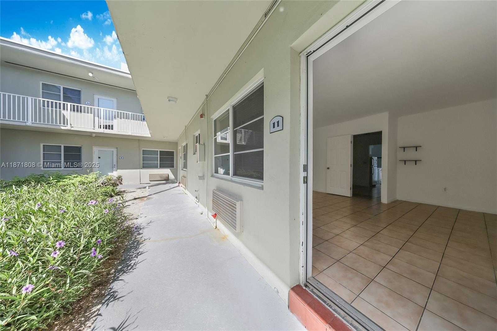 Small Image of 6930 RUE VERSAILLES #11, Miami Beach Number 21