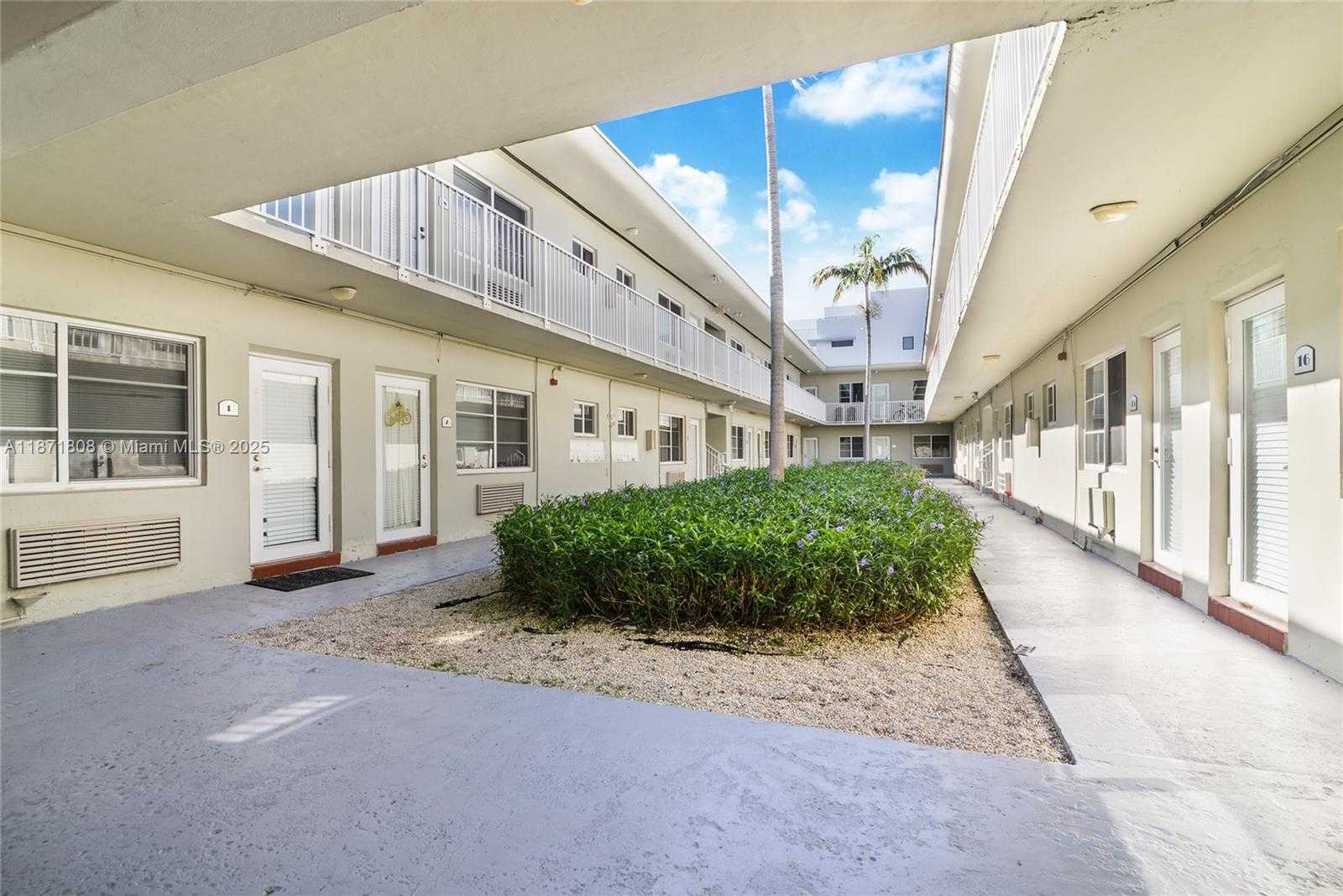 Small Image of 6930 RUE VERSAILLES #11, Miami Beach Number 3
