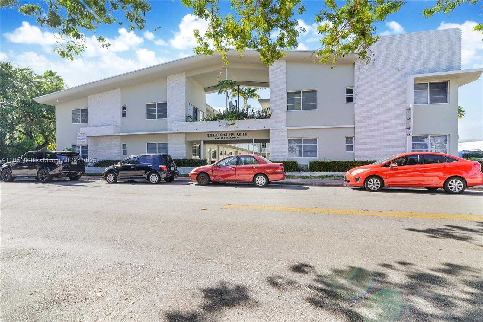 Small Image of 6930 RUE VERSAILLES #11, Miami Beach Number 4