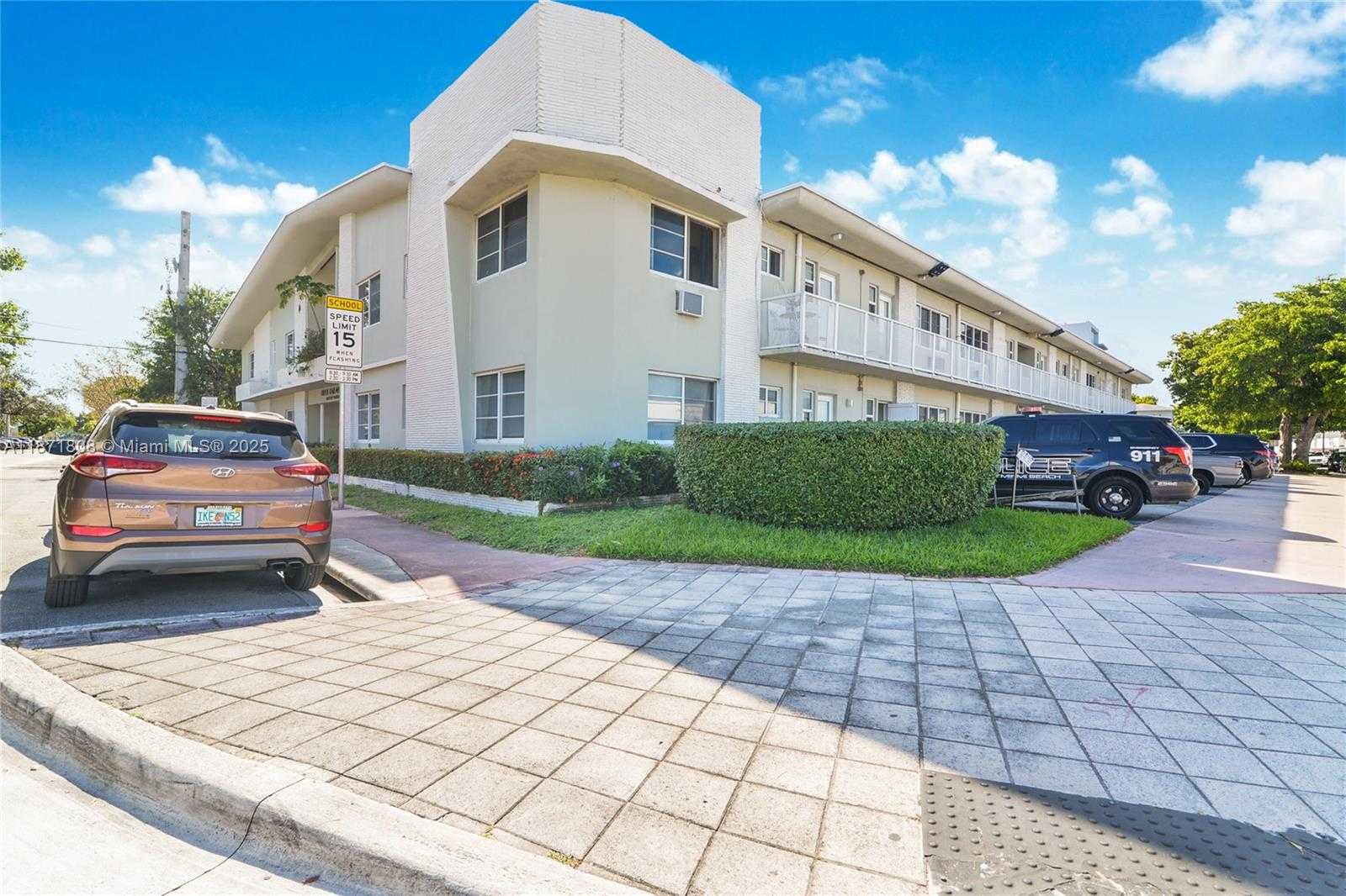 Small Image of 6930 RUE VERSAILLES #11, Miami Beach Number 6