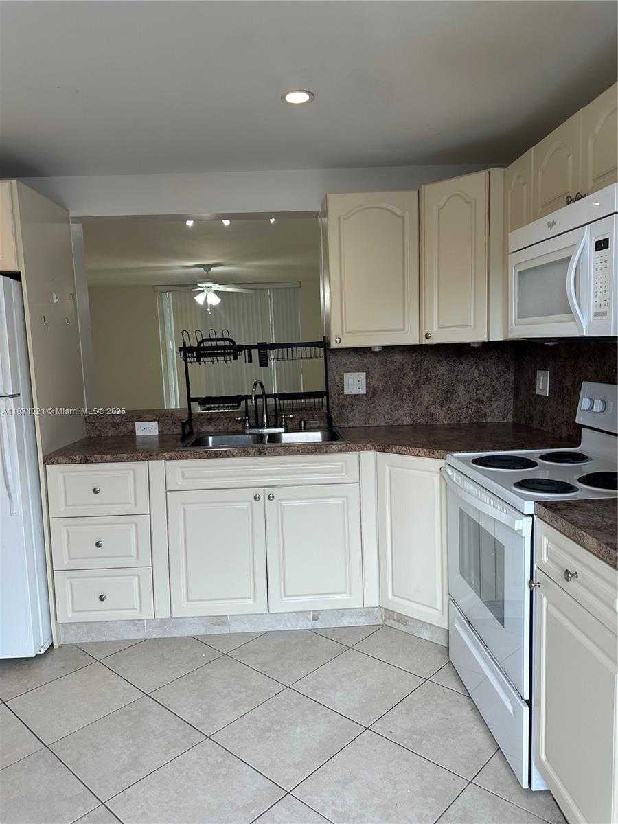 Small Image of 300 NORTH EAST 12TH AVE #101, Hallandale Beach Number 4