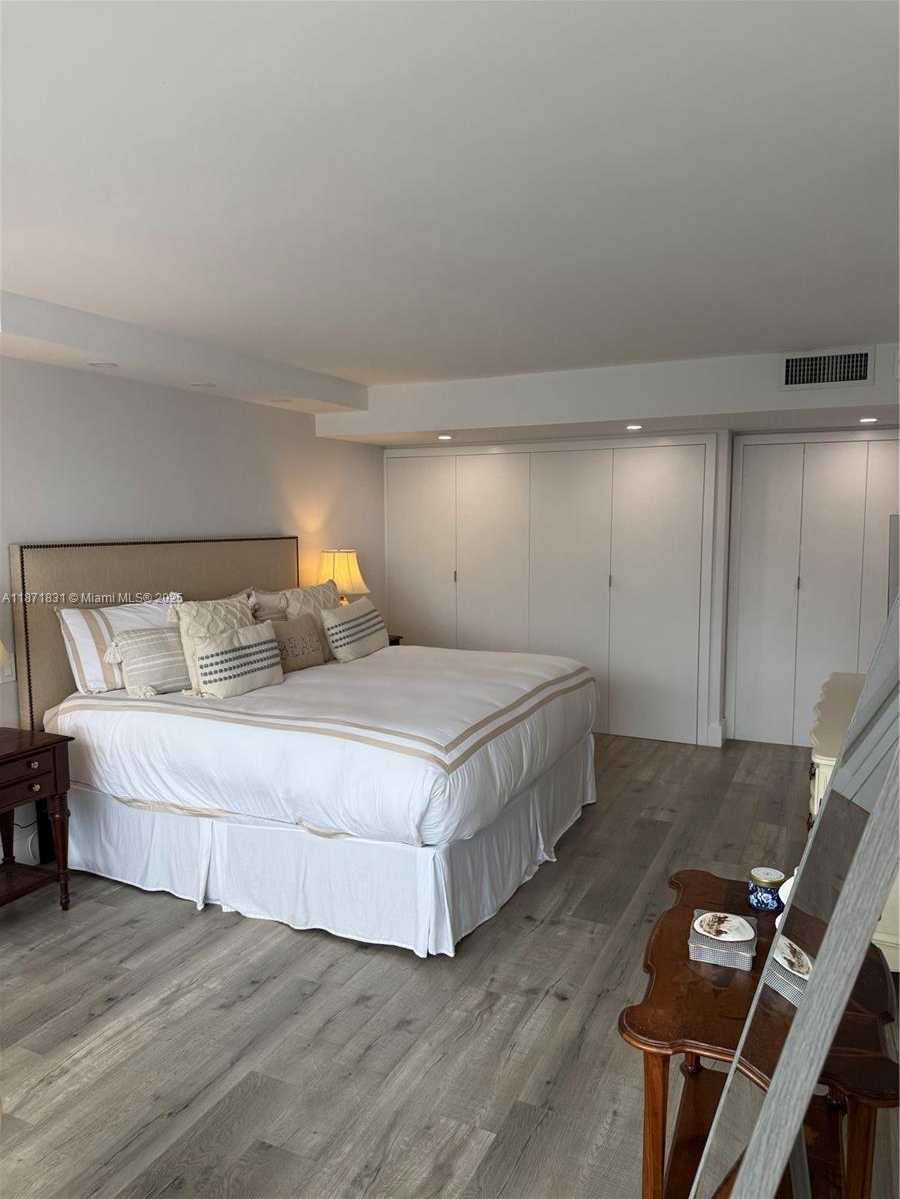 Small Image of 1865 BRICKELL AVE #A1411, Miami Number 12
