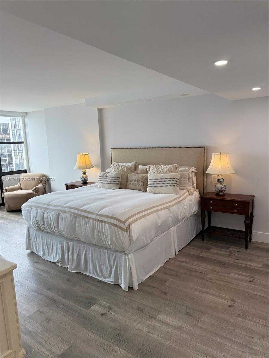 Small Image of 1865 BRICKELL AVE #A1411, Miami Number 7