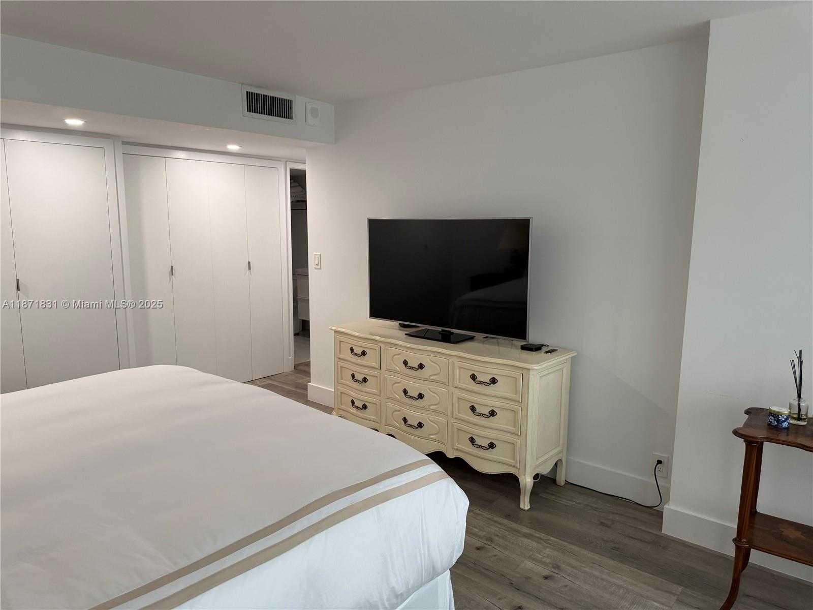 Small Image of 1865 BRICKELL AVE #A1411, Miami Number 9