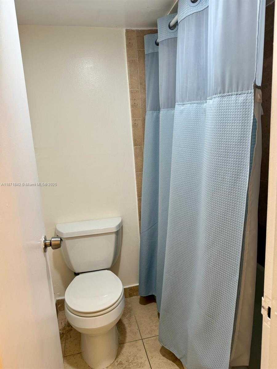 Small Image of 2000 NORTH EAST 135TH ST #906, North Miami Number 21