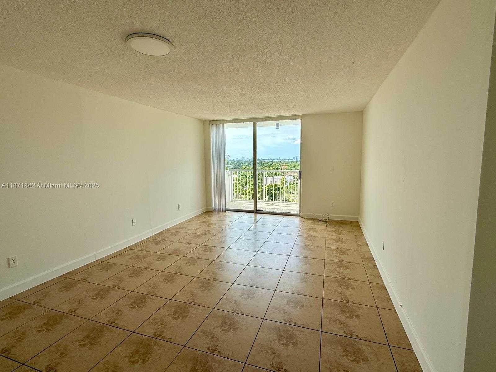 Small Image of 2000 NORTH EAST 135TH ST #906, North Miami Number 4