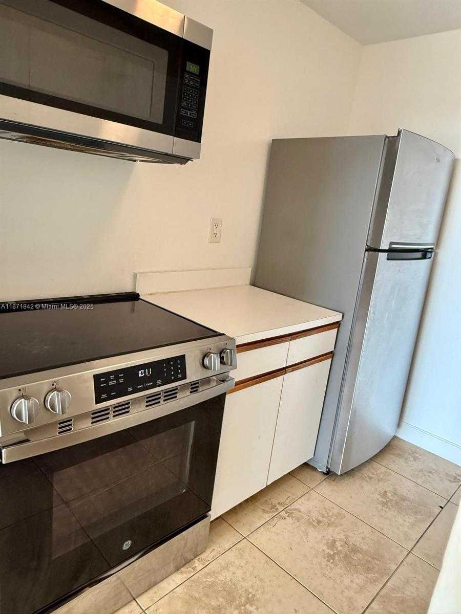 Small Image of 2000 NORTH EAST 135TH ST #906, North Miami Number 9