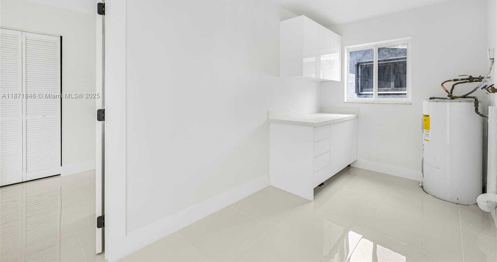 Small Image of Miami Number 25