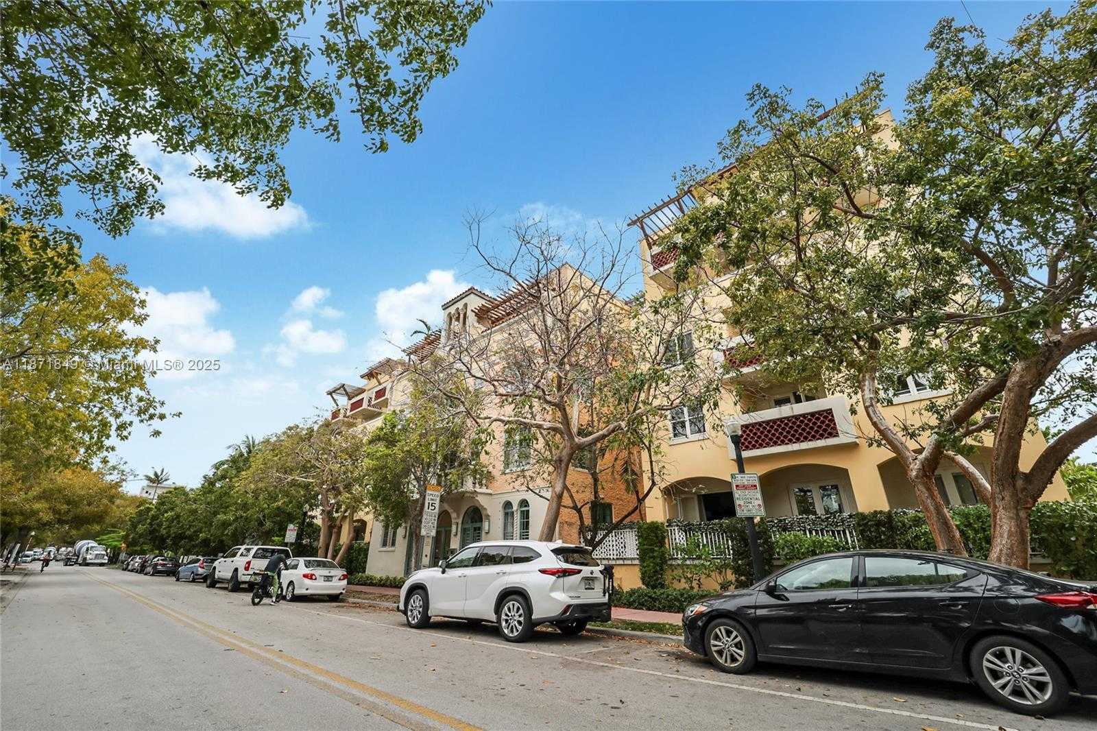 Small Image of 227 MICHIGAN AVE #406, Miami Beach Number 2