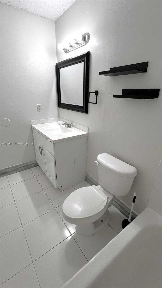 Small Image of 4910 NORTH WEST 79TH AVE #202, Doral Number 14