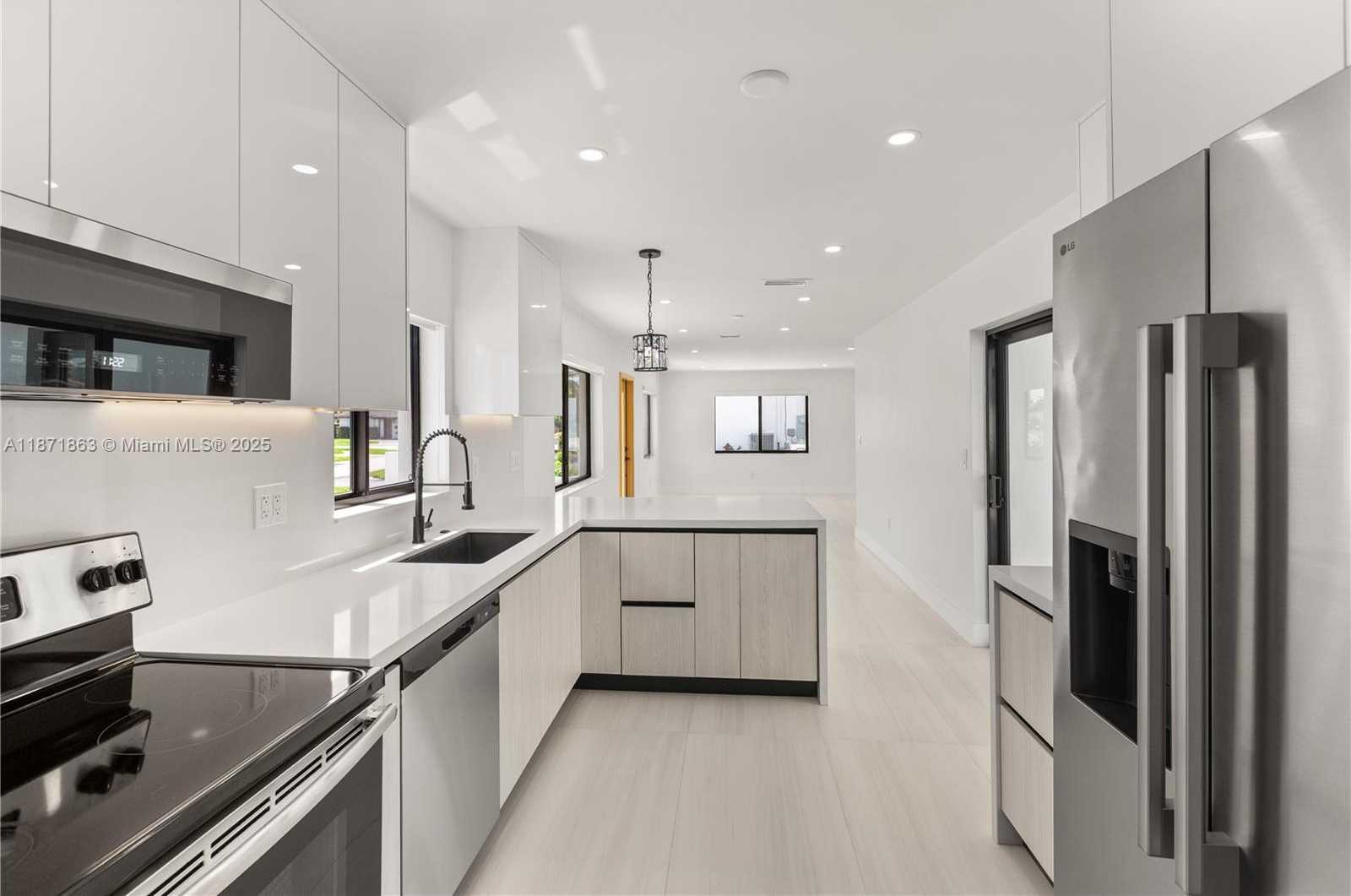 Small Image of 6010 SOUTH WEST 108TH PL, Miami Number 11