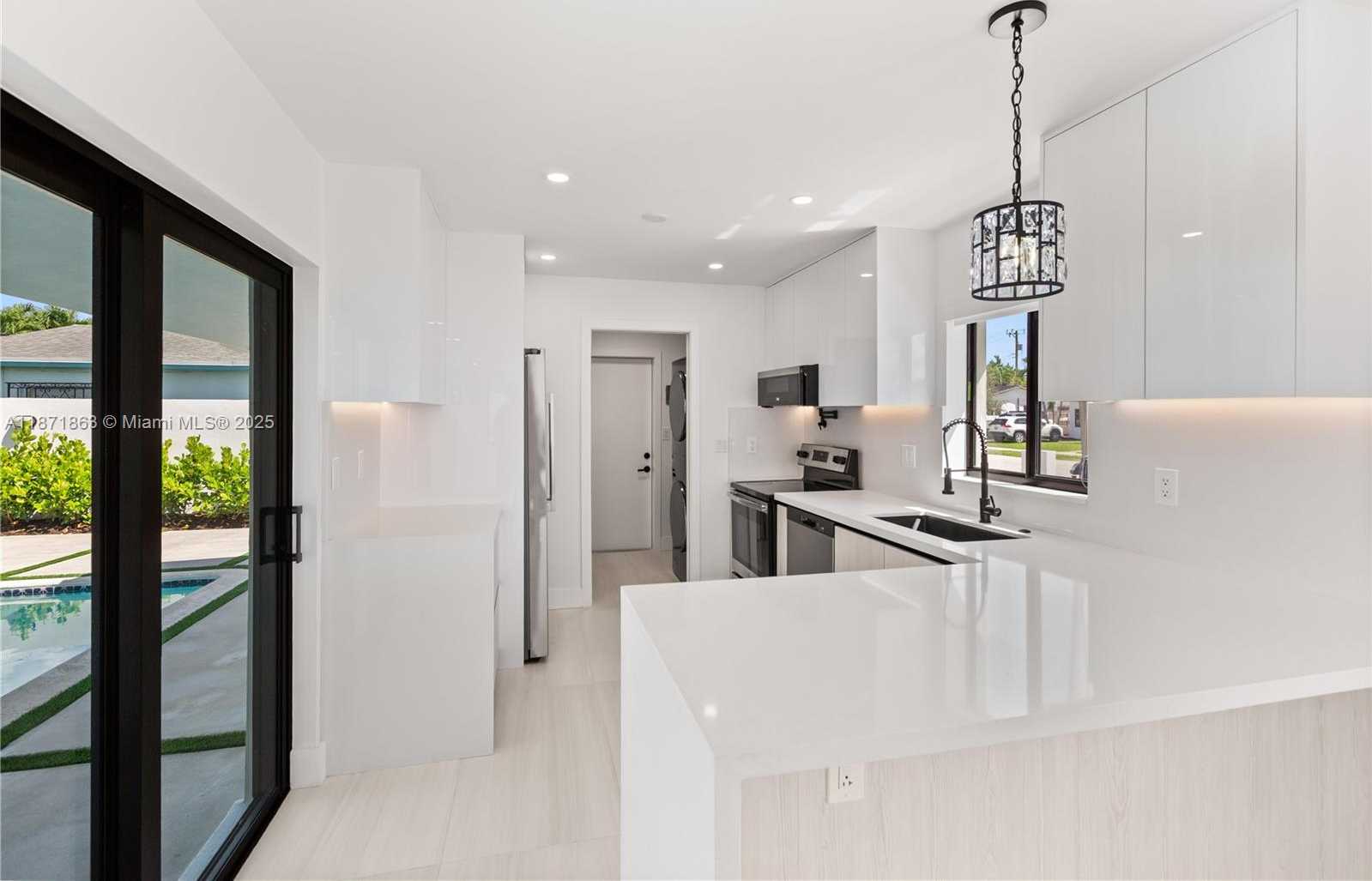 Small Image of 6010 SOUTH WEST 108TH PL, Miami Number 7