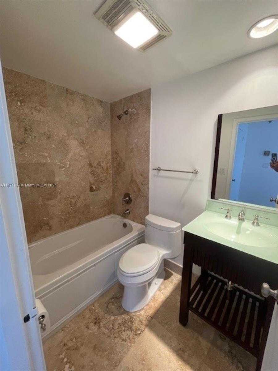 Small Image of 1408 BRICKELL BAY DR #611, Miami Number 16
