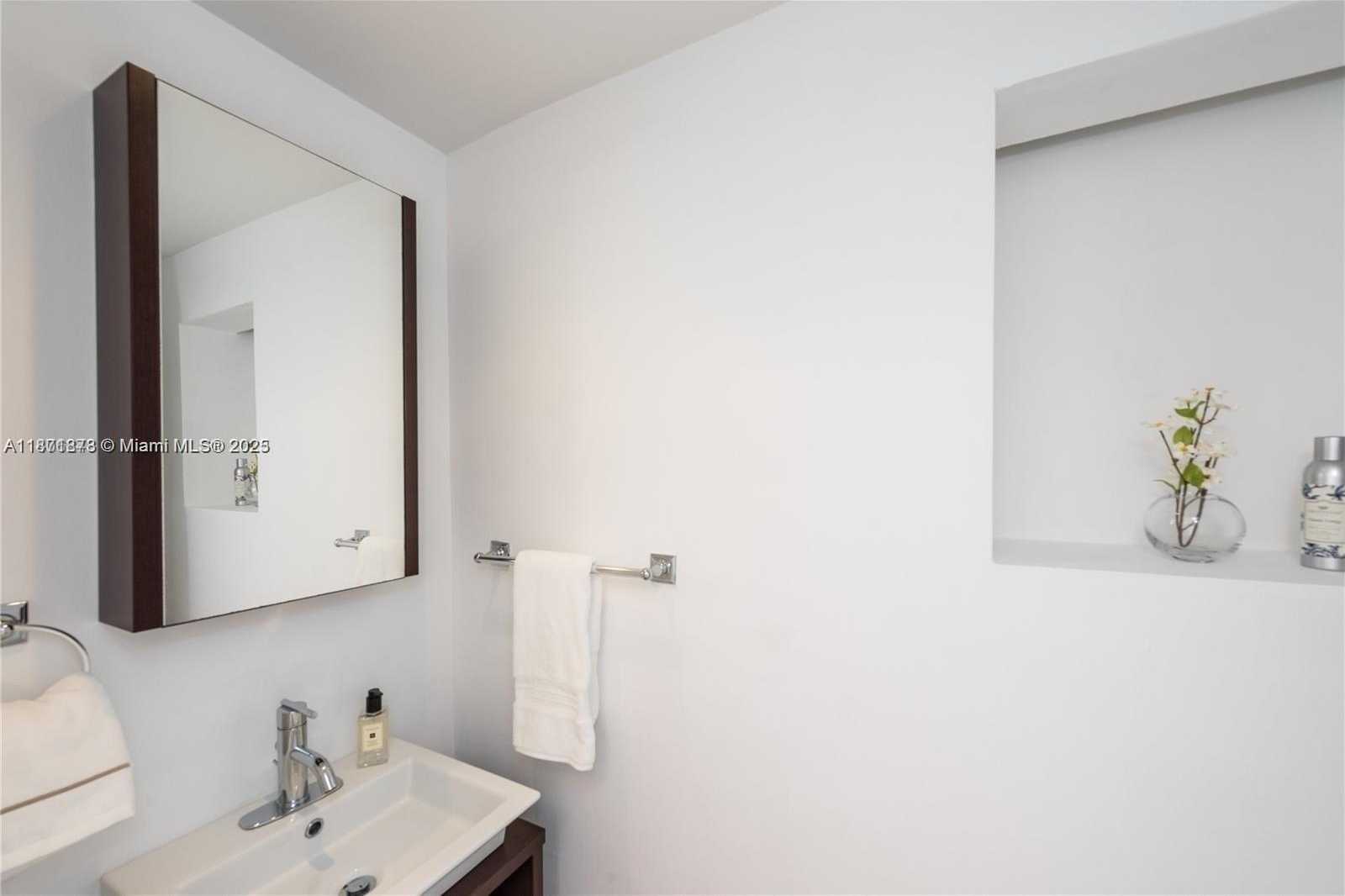 Small Image of 1408 BRICKELL BAY DR #611, Miami Number 17