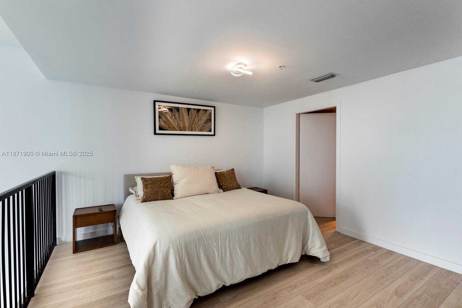 Small Image of 300 SOUTH BISCAYNE BLVD #L-1014, Miami Number 13