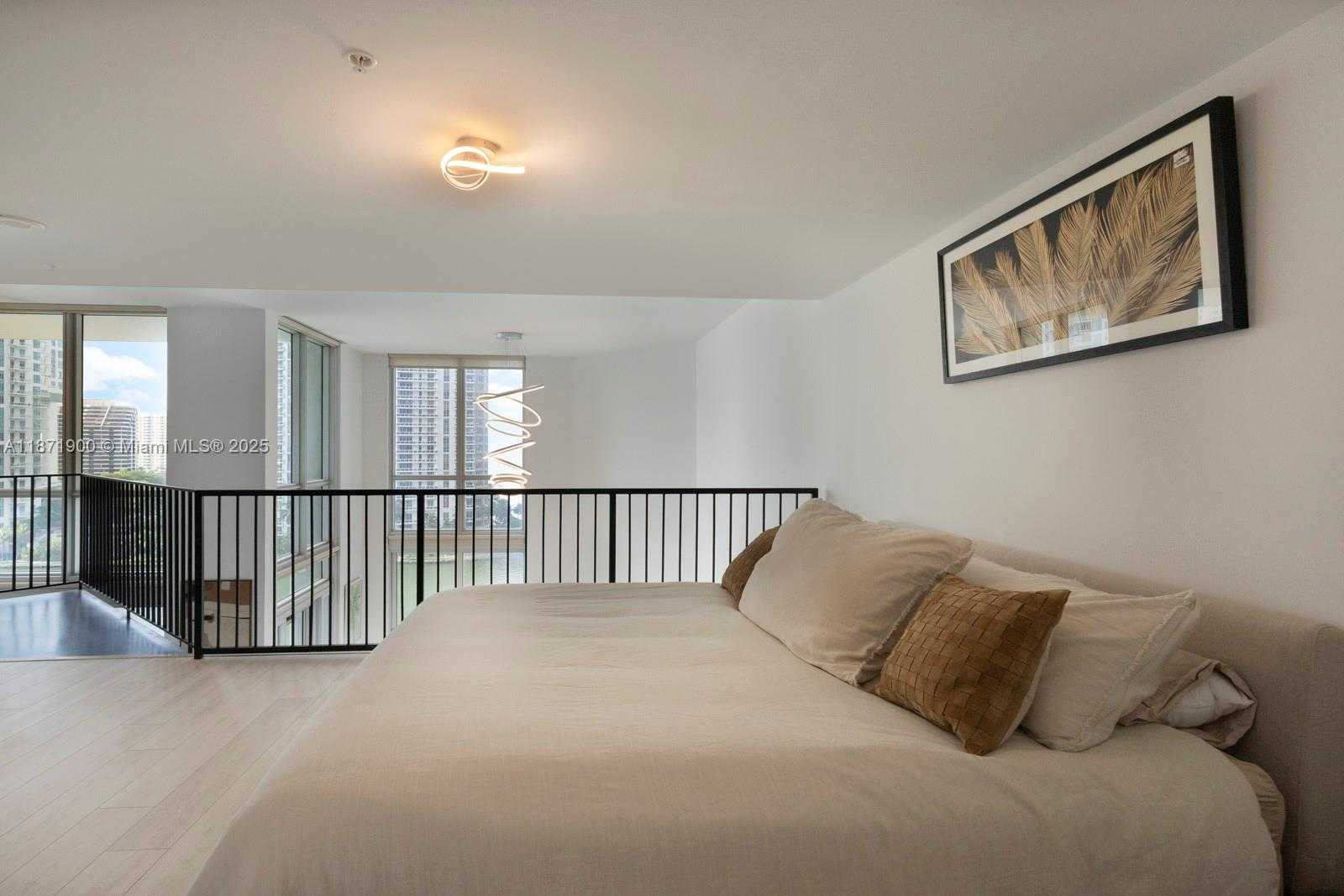 Small Image of 300 SOUTH BISCAYNE BLVD #L-1014, Miami Number 14