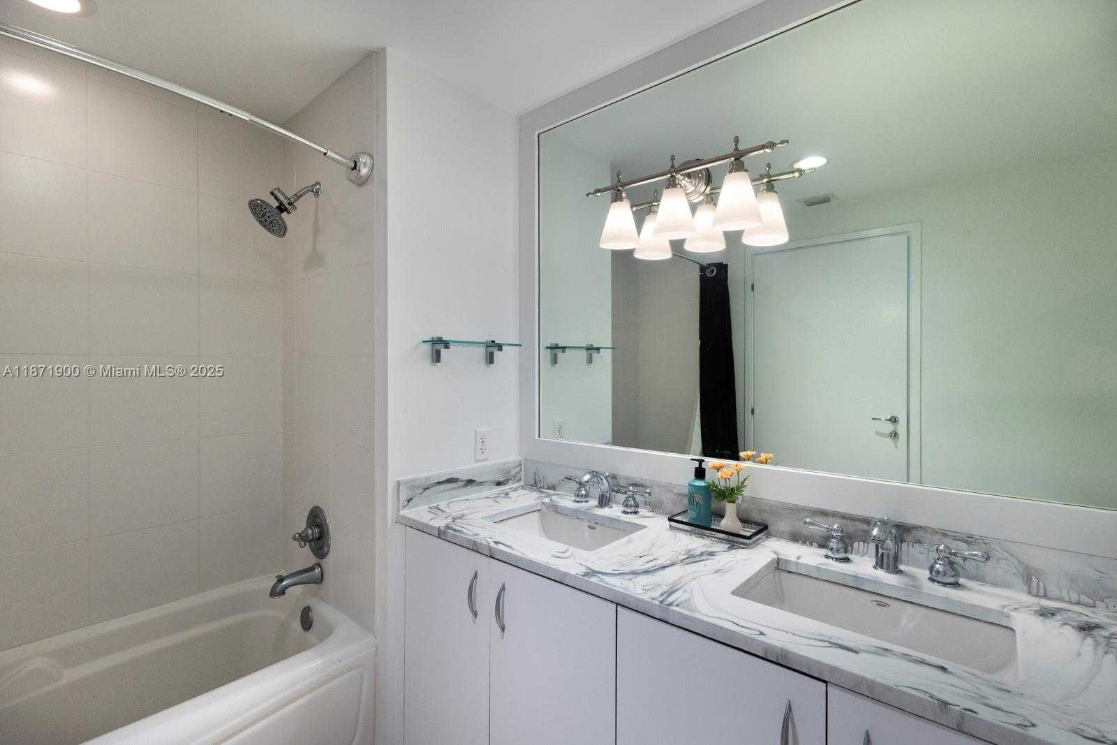 Small Image of 300 SOUTH BISCAYNE BLVD #L-1014, Miami Number 15