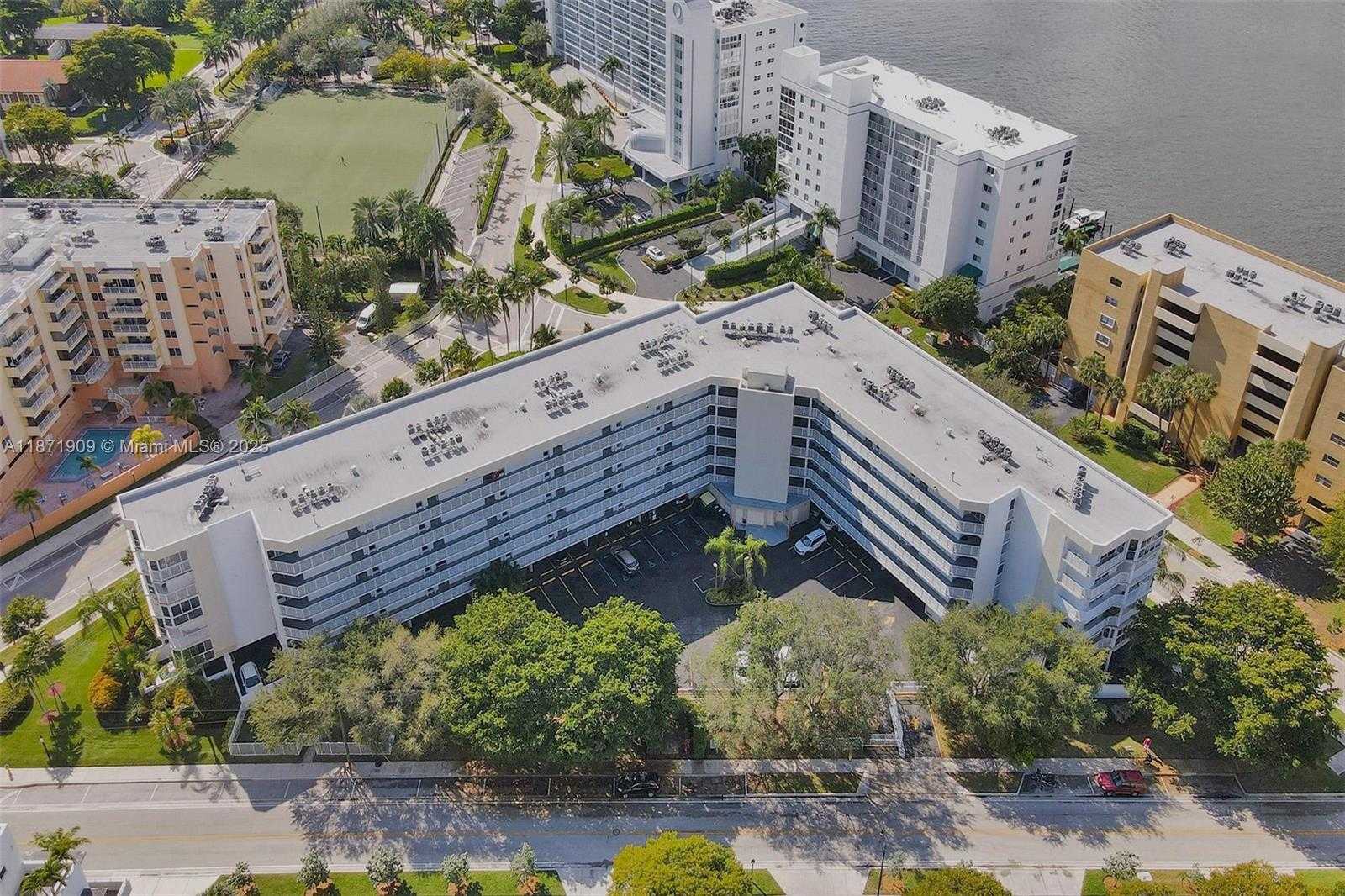 Small Image of 17801 NORTH BAY ROAD #303, Sunny Isles Beach Number 15
