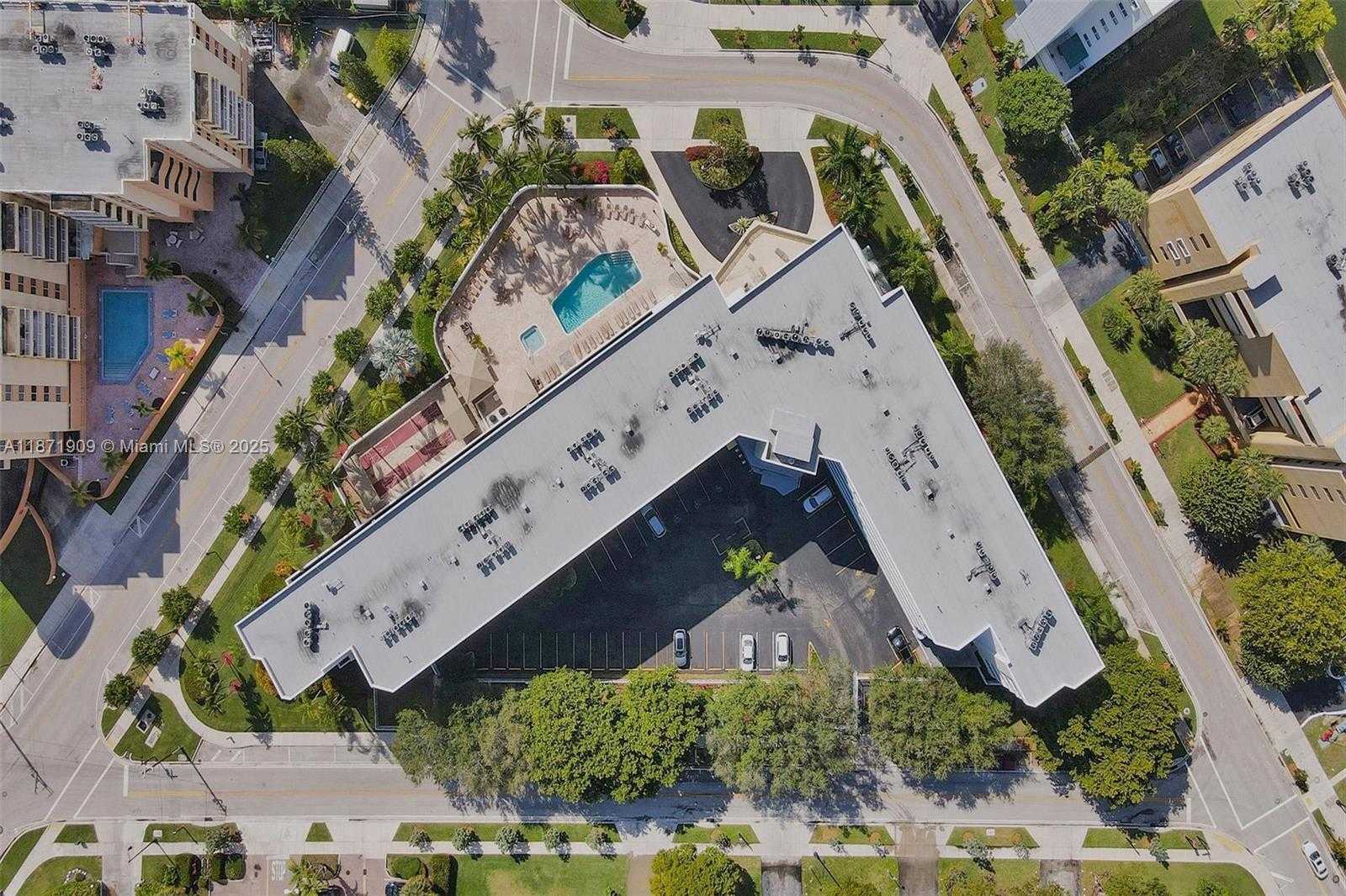 Small Image of 17801 NORTH BAY ROAD #303, Sunny Isles Beach Number 18