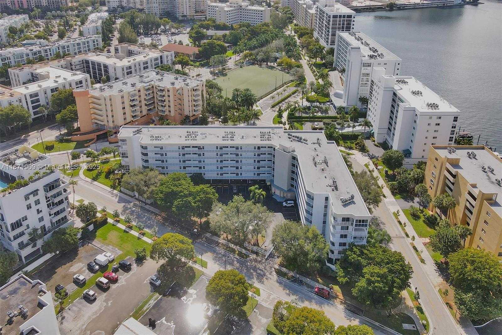 Small Image of 17801 NORTH BAY ROAD #303, Sunny Isles Beach Number 26