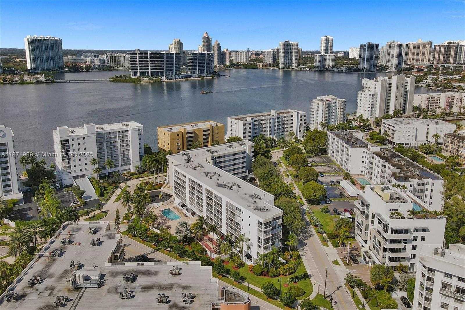 Small Image of 17801 NORTH BAY ROAD #303, Sunny Isles Beach Number 32