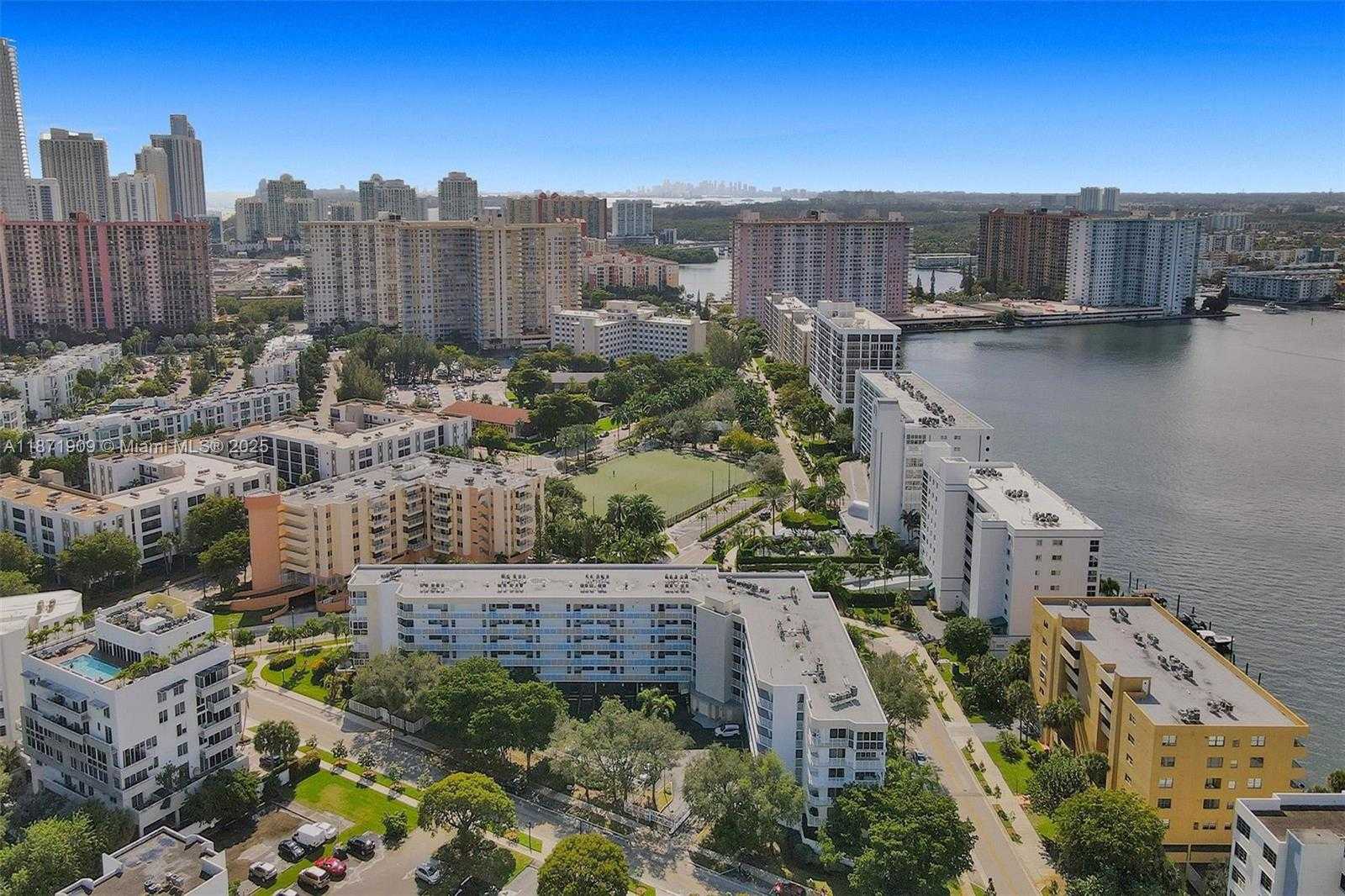 Small Image of 17801 NORTH BAY ROAD #303, Sunny Isles Beach Number 7