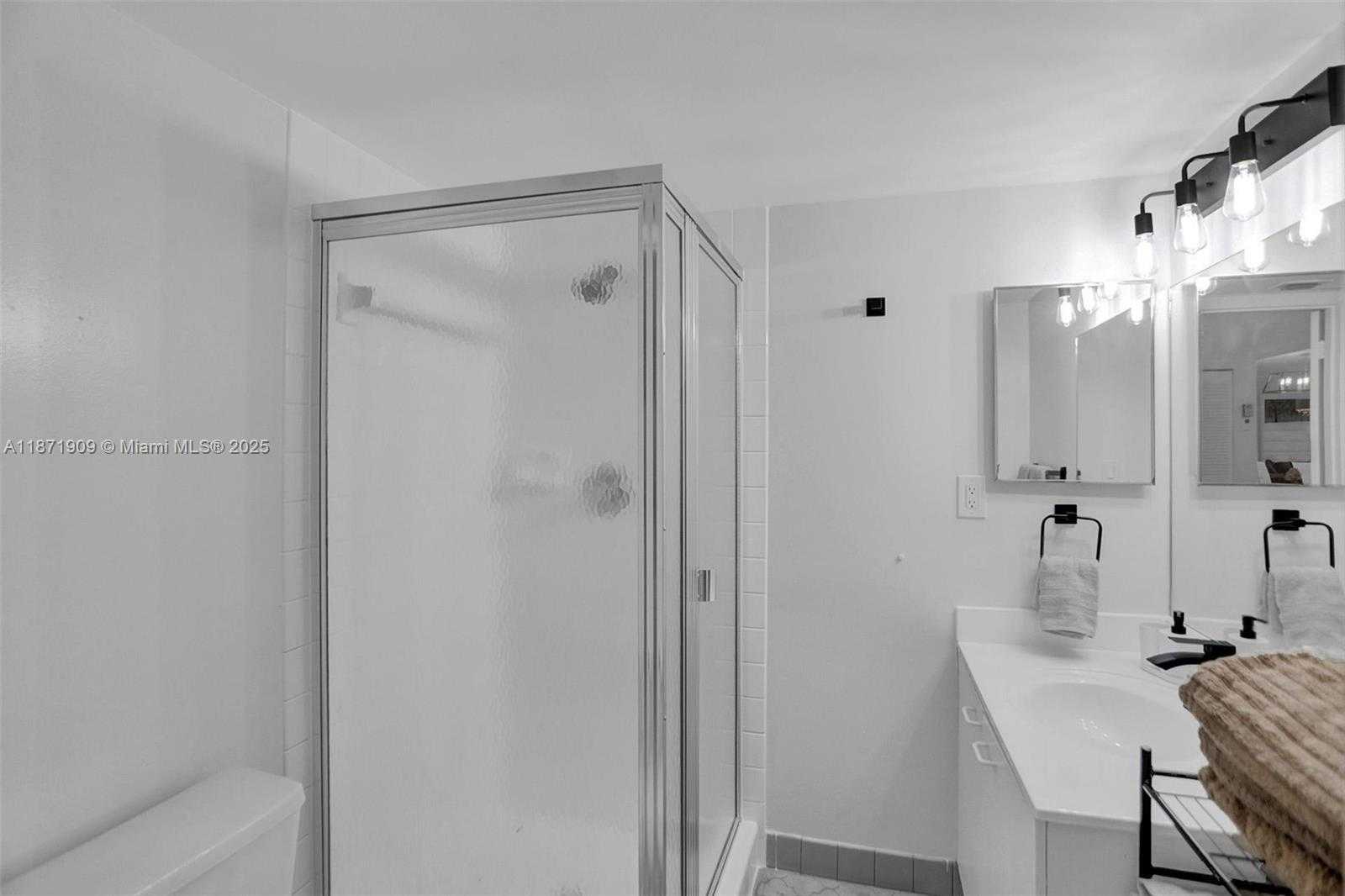 Small Image of 17801 NORTH BAY ROAD #303, Sunny Isles Beach Number 8