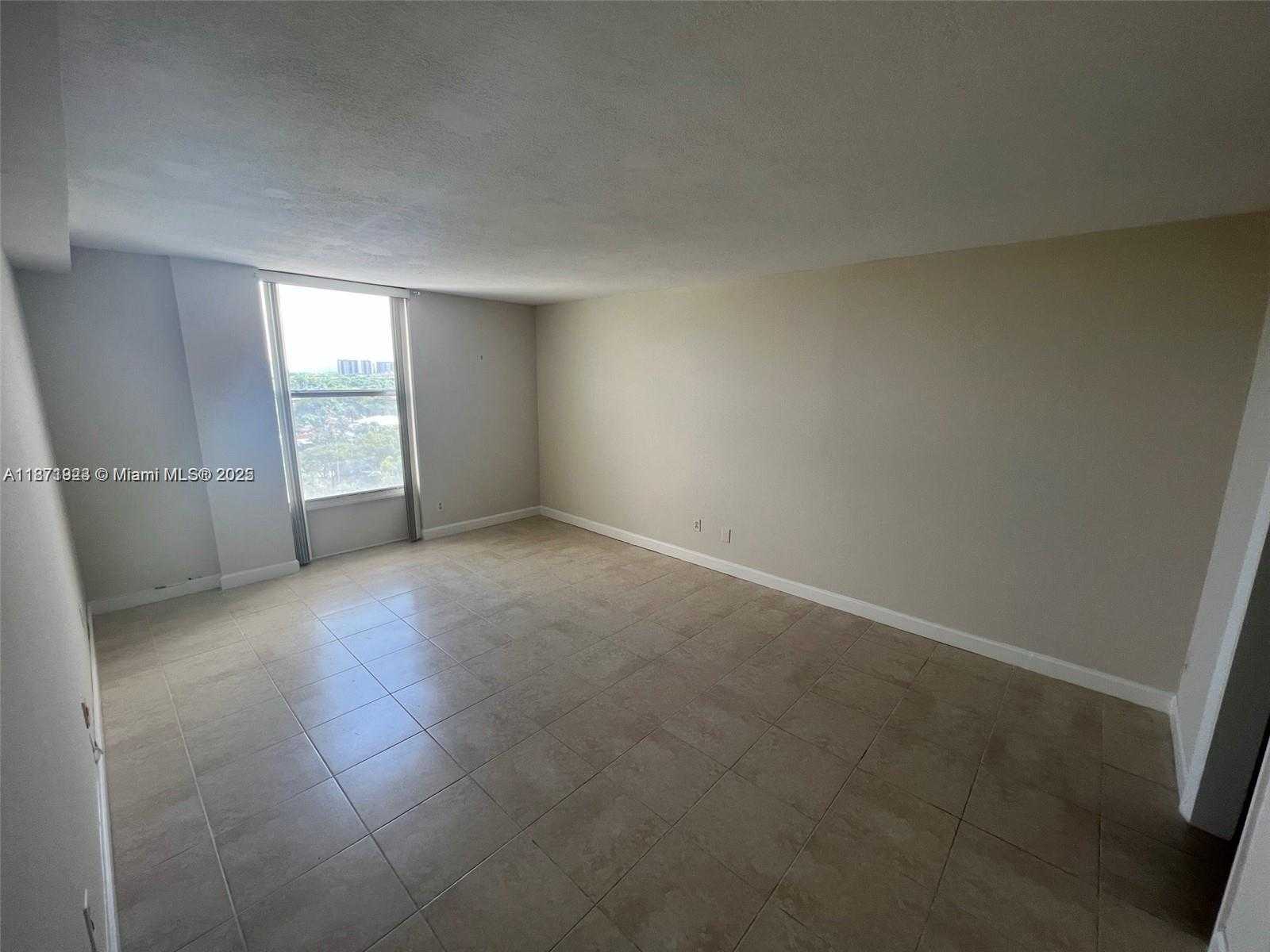 Small Image of 2000 NORTH EAST 135TH ST #905, North Miami Number 4