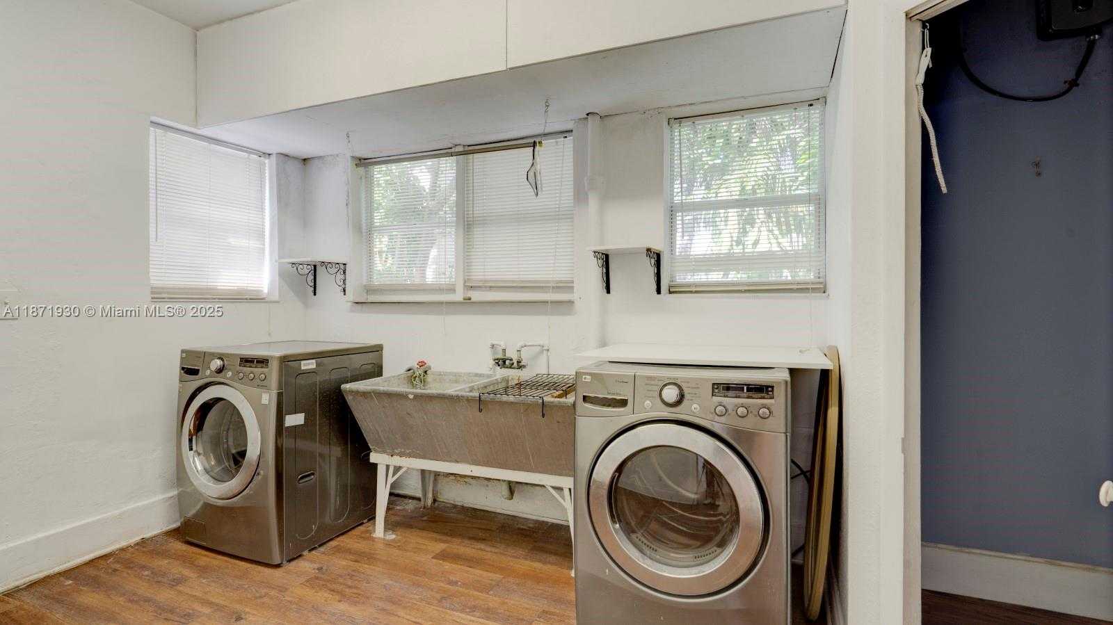 Small Image of 1676 SOUTH WEST 11TH ST, Miami Number 31