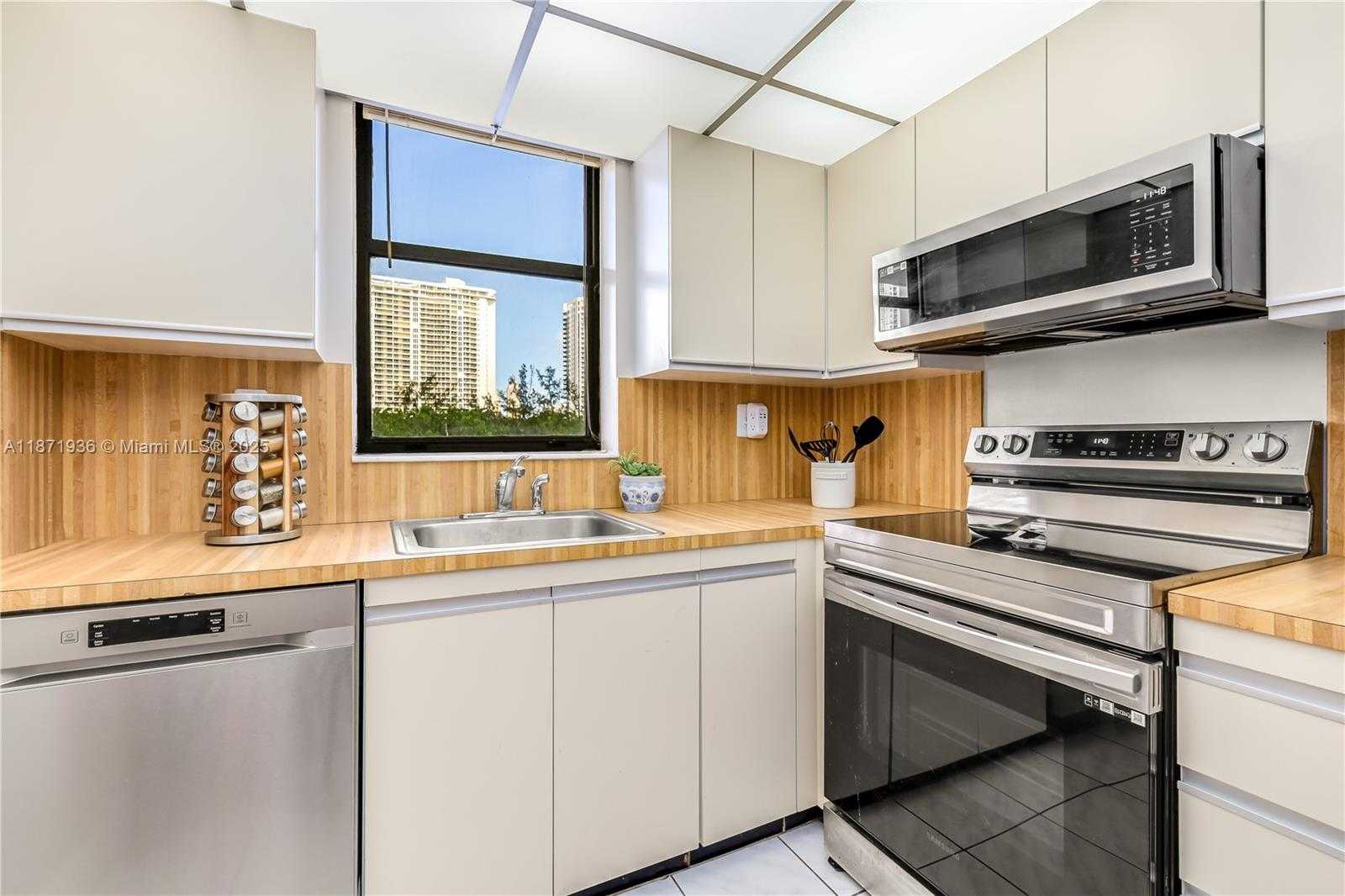 Small Image of 18181 NORTH EAST 31ST CT #304, Aventura Number 16