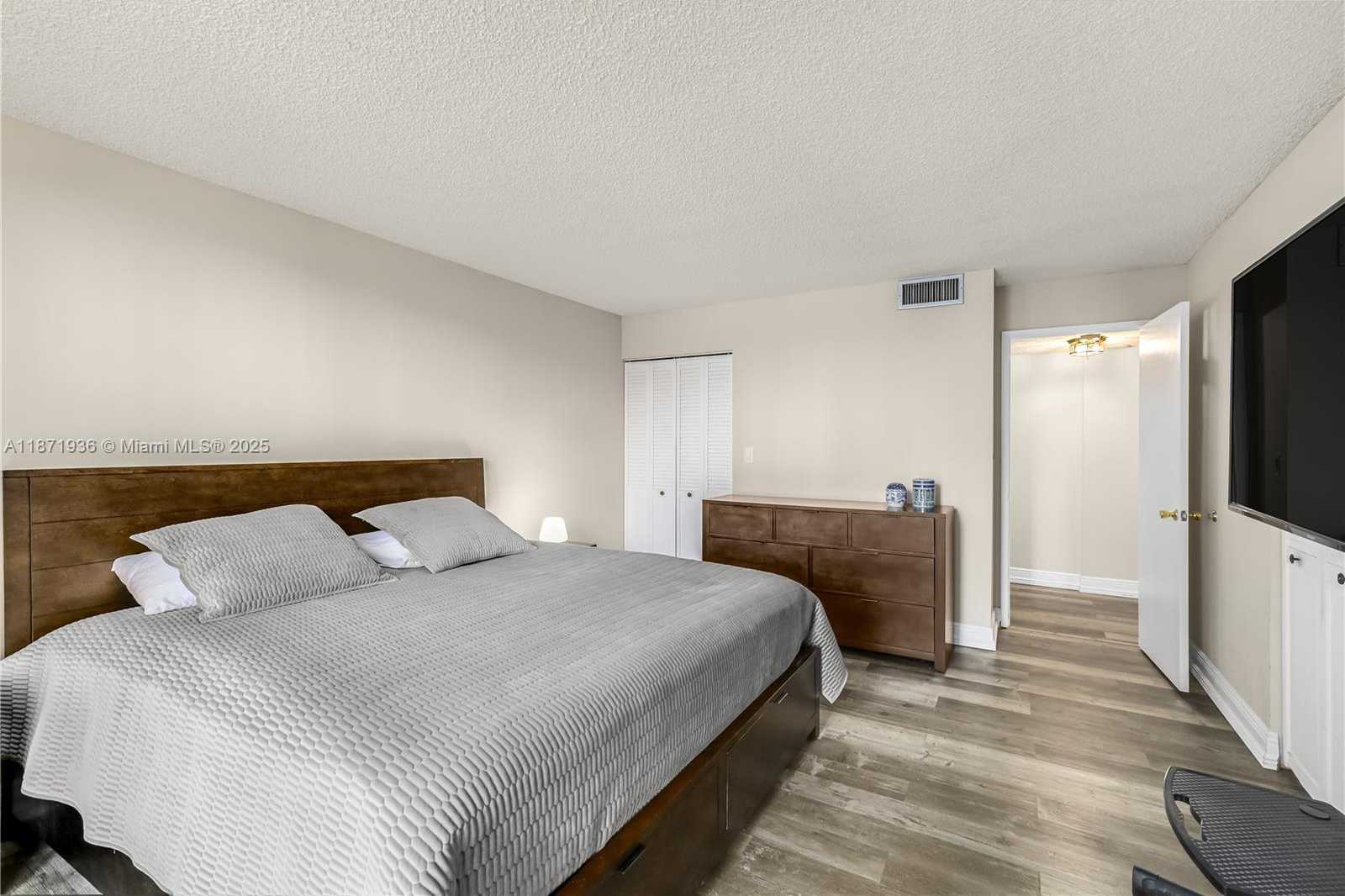 Small Image of 18181 NORTH EAST 31ST CT #304, Aventura Number 3