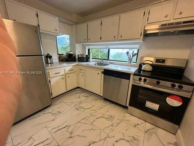 Small Image of 16909 NORTH BAY RD #519, Sunny Isles Beach Number 11