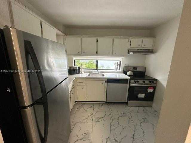 Small Image of 16909 NORTH BAY RD #519, Sunny Isles Beach Number 12