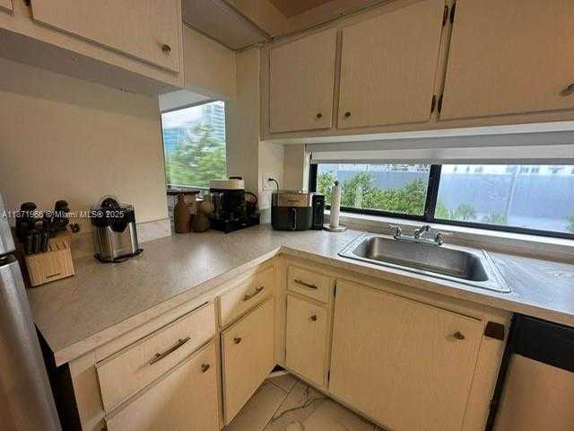 Small Image of 16909 NORTH BAY RD #519, Sunny Isles Beach Number 13