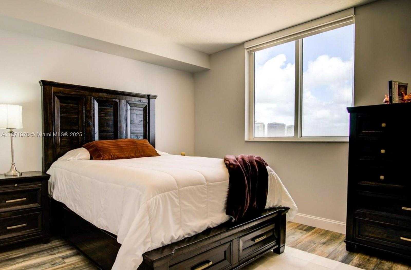Small Image of 601 NORTH EAST 23RD ST #1501, Miami Number 4