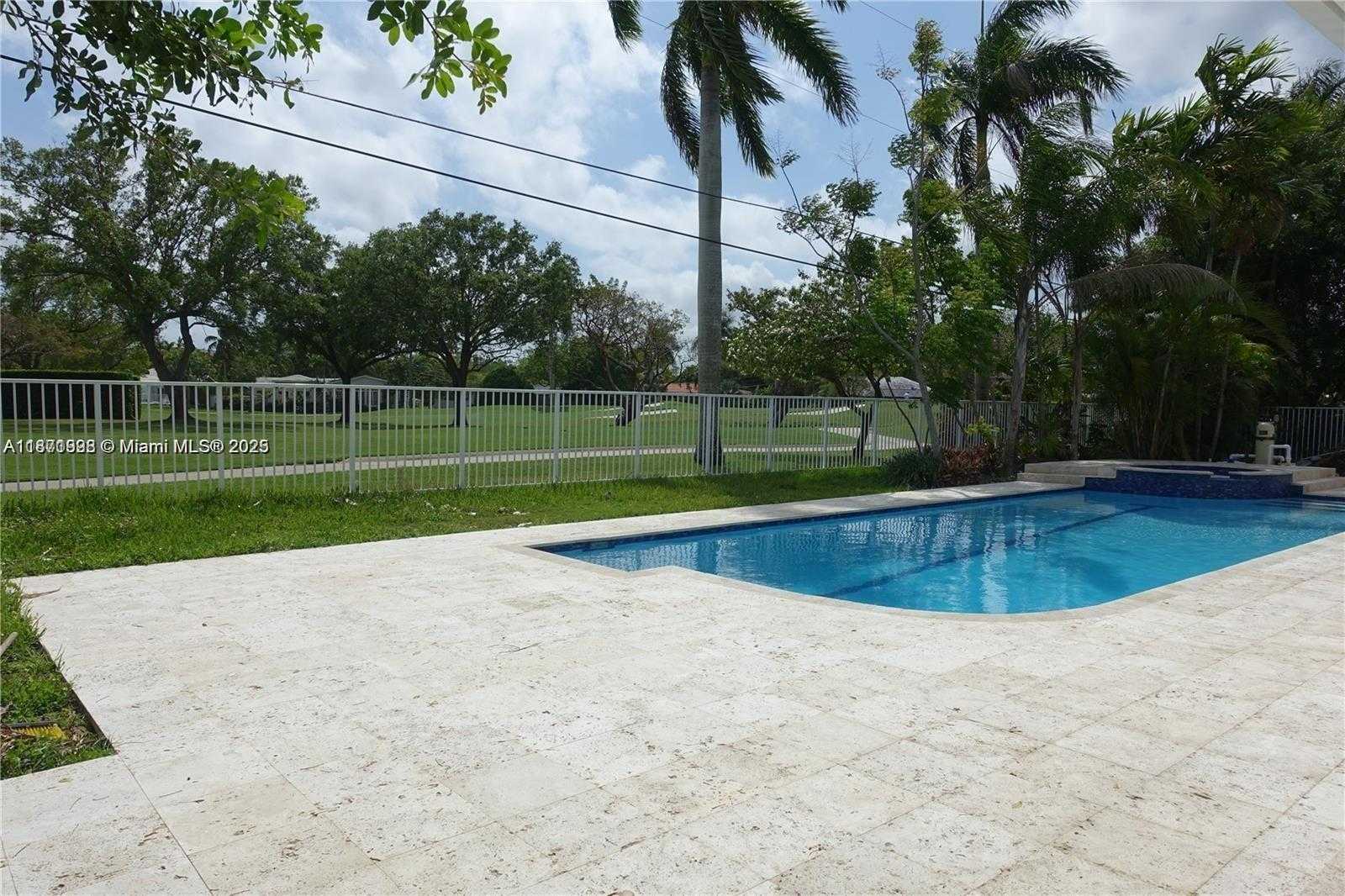 Small Image of 1310 BLUE RD #1310, Coral Gables Number 4
