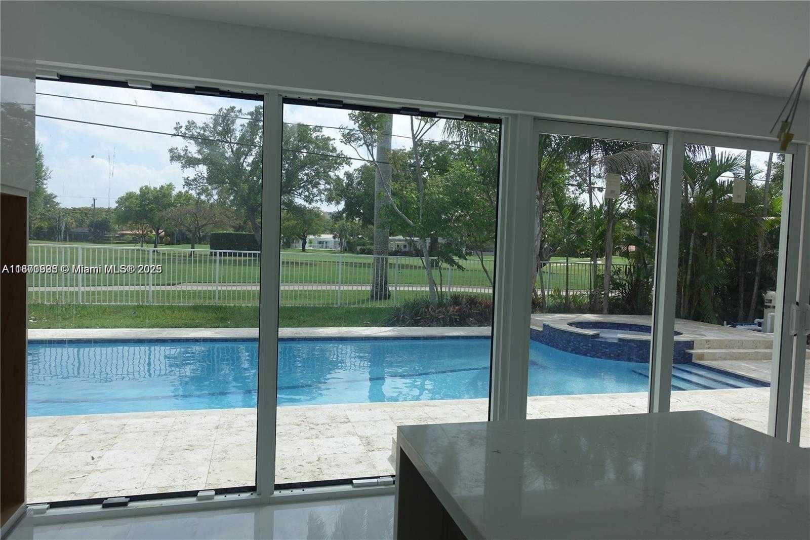 Small Image of 1310 BLUE RD #1310, Coral Gables Number 6