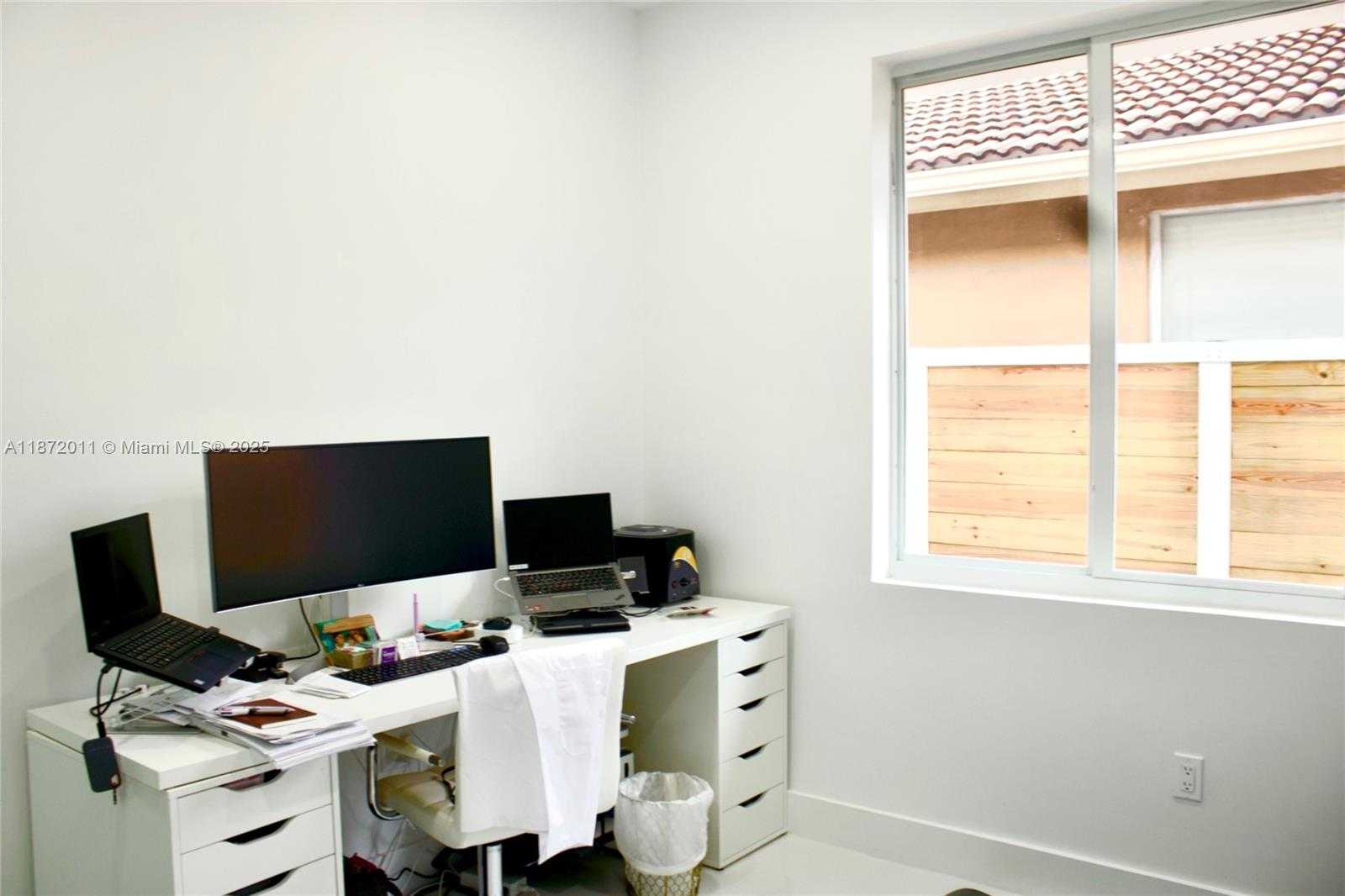 Small Image of 16056 SOUTH WEST 66TH TER #16056, Miami Number 17