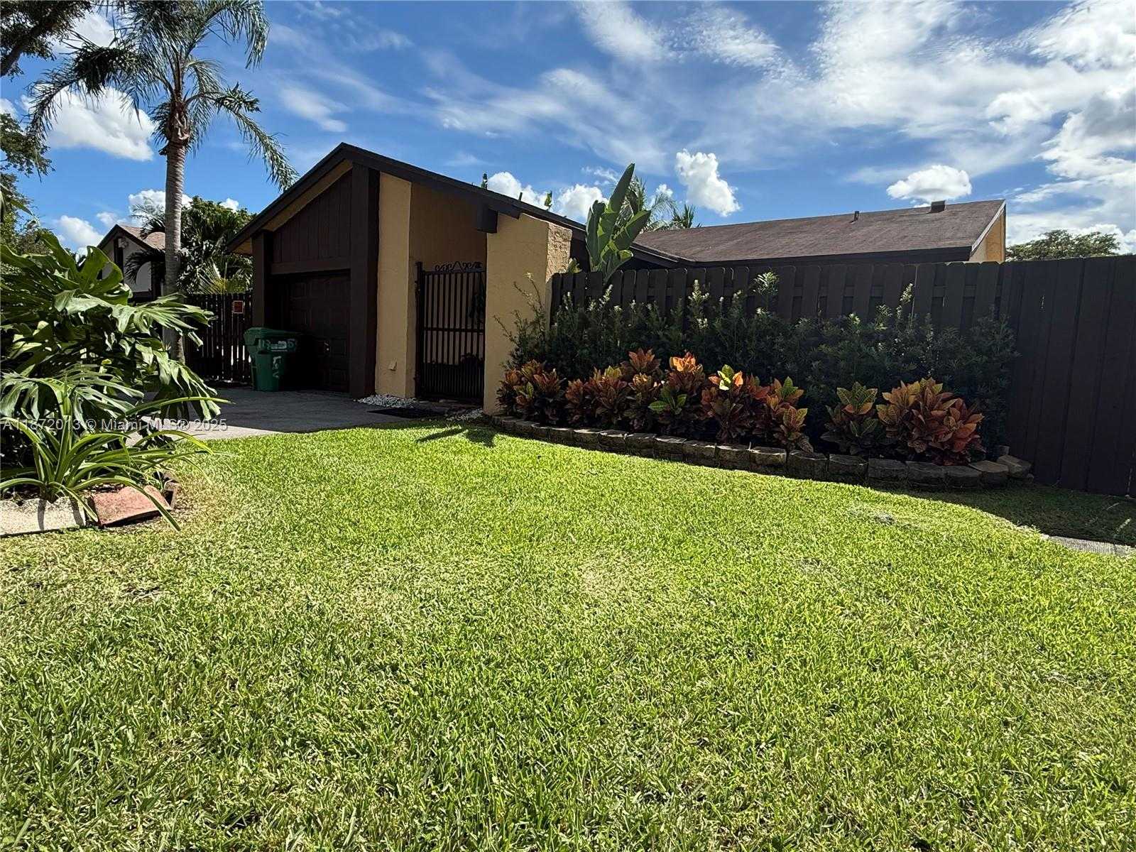 Small Image of 11754 SOUTH WEST 133RD CT, Miami Number 2
