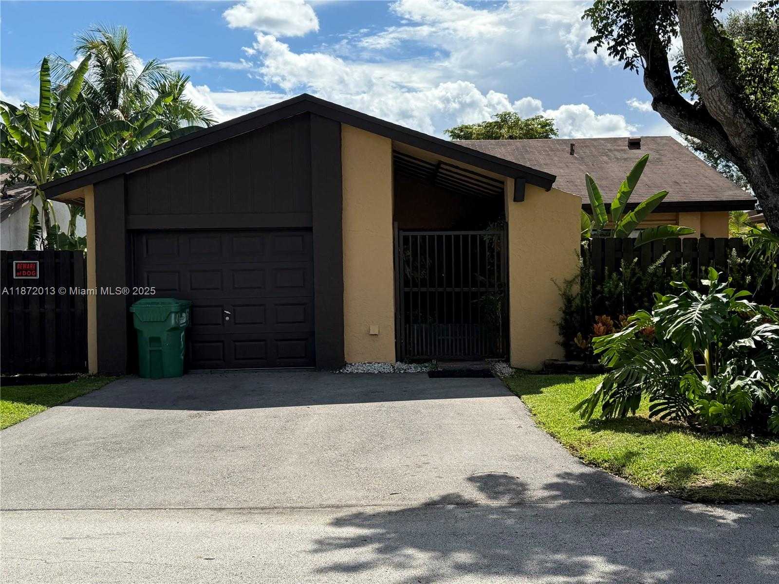 Small Image of 11754 SOUTH WEST 133RD CT, Miami Number 3