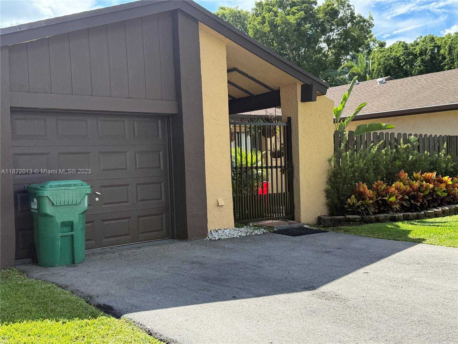 Small Image of 11754 SOUTH WEST 133RD CT, Miami Number 4