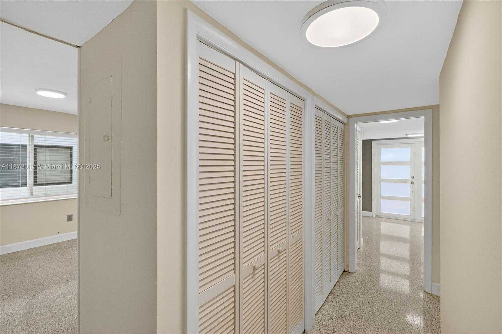 Small Image of 537 MENENDEZ AVE #537, Coral Gables Number 11