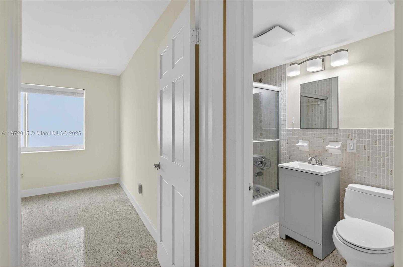 Small Image of 537 MENENDEZ AVE #537, Coral Gables Number 15