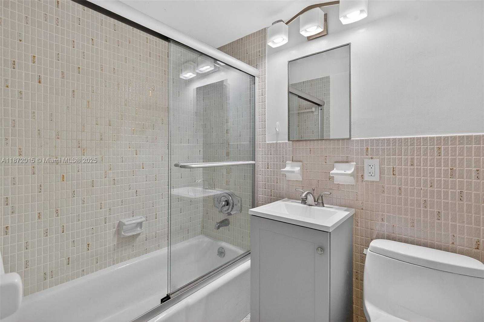 Small Image of 537 MENENDEZ AVE #537, Coral Gables Number 16
