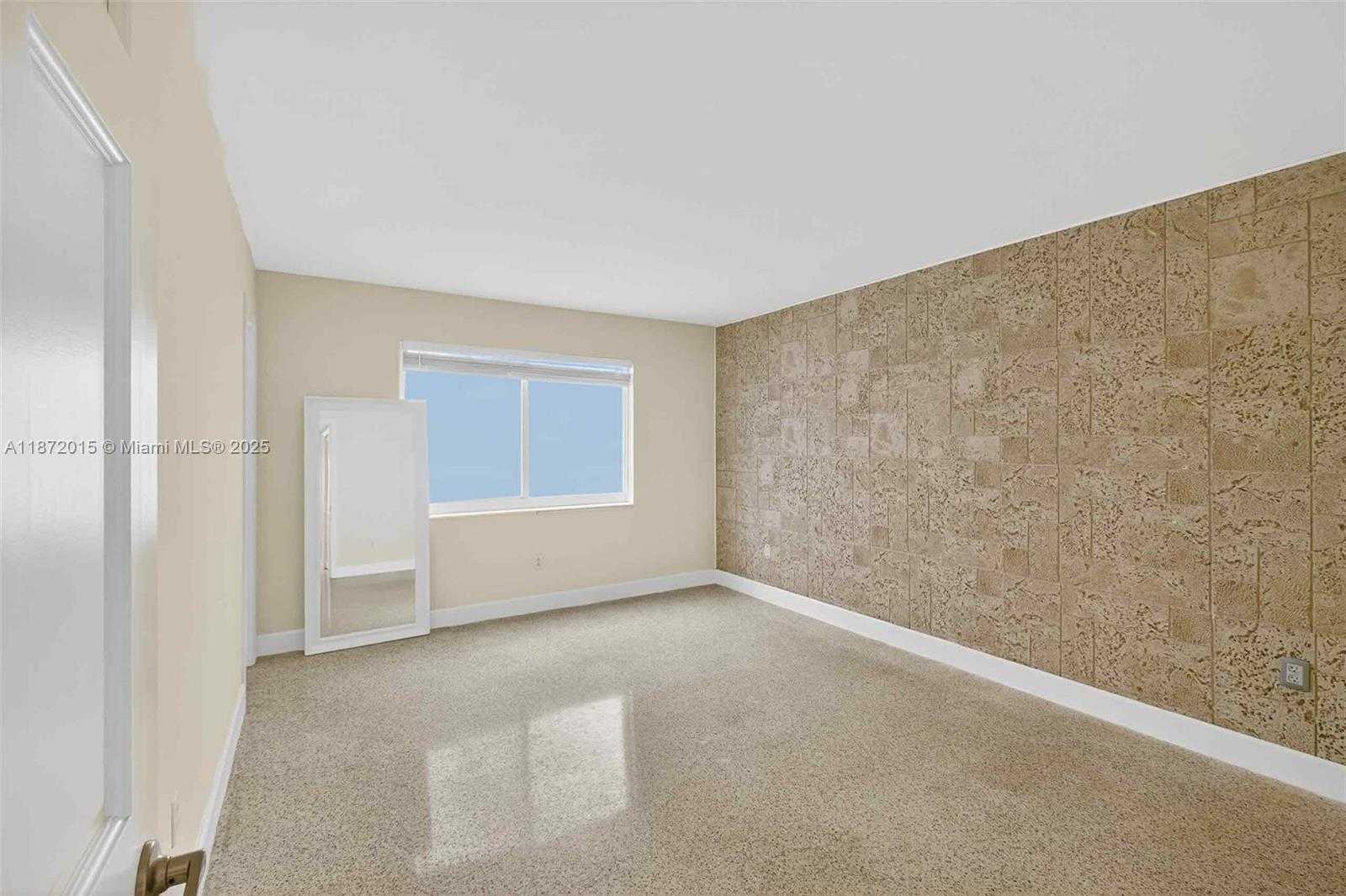 Small Image of 537 MENENDEZ AVE #537, Coral Gables Number 18