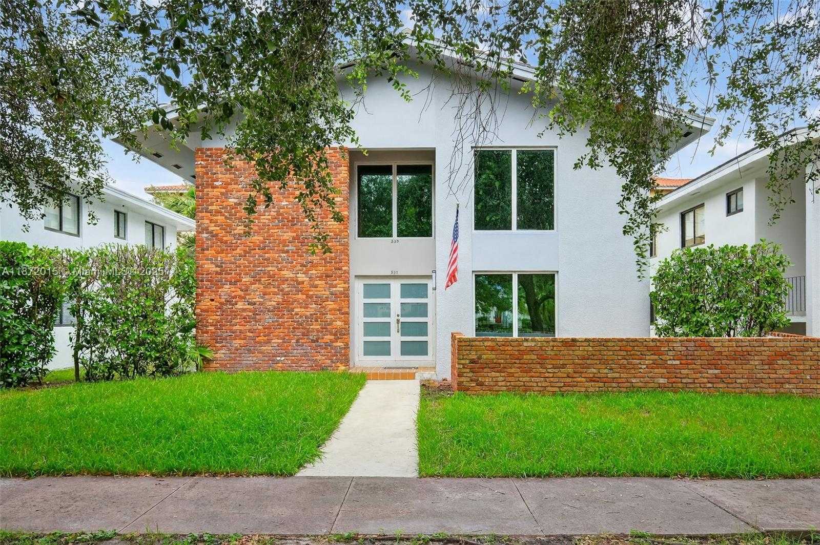 Small Image of 537 MENENDEZ AVE #537, Coral Gables Number 2