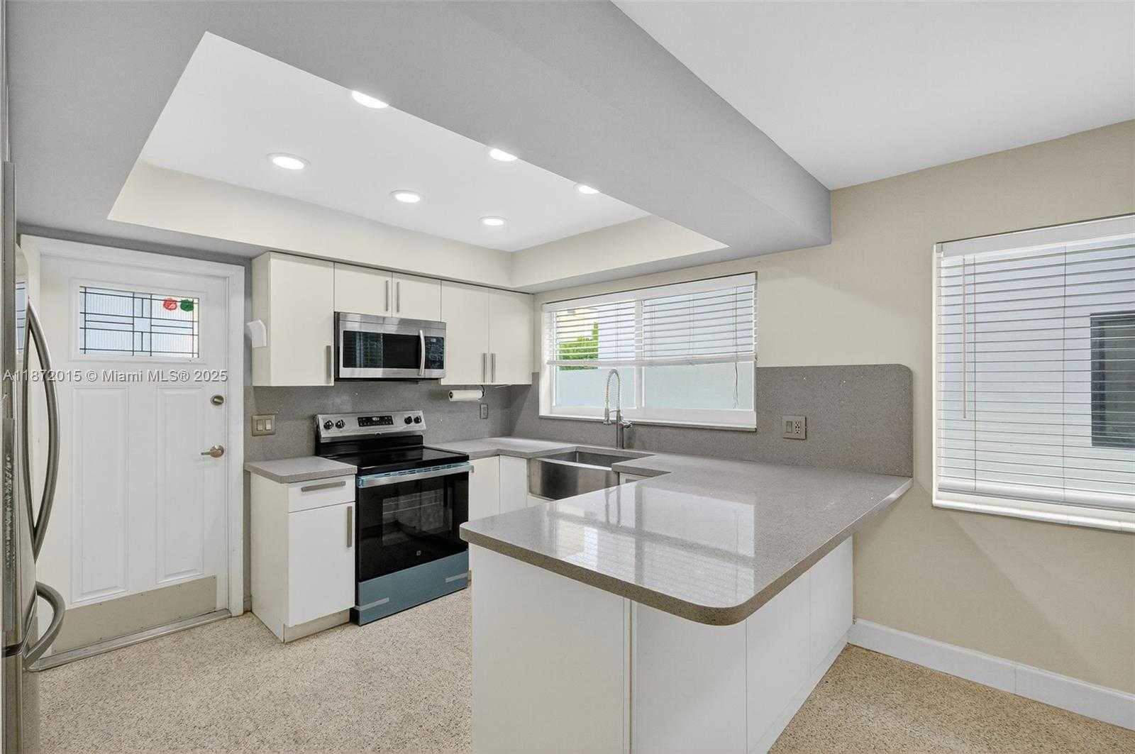 Small Image of 537 MENENDEZ AVE #537, Coral Gables Number 20