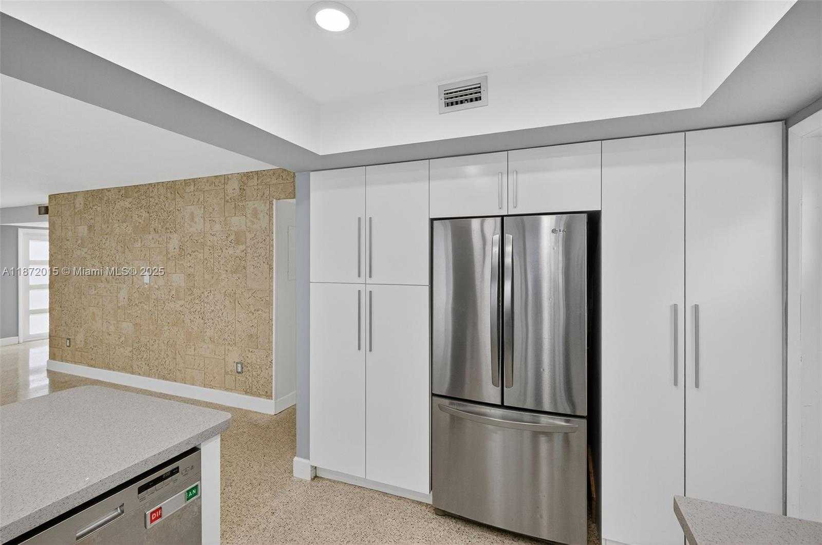 Small Image of 537 MENENDEZ AVE #537, Coral Gables Number 23